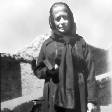 Teresa Fulgenzi, circa 1940 in Castel del Monte, AQ.